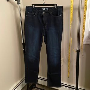 Womens lee regular fit jeans straight leg. 14 long.